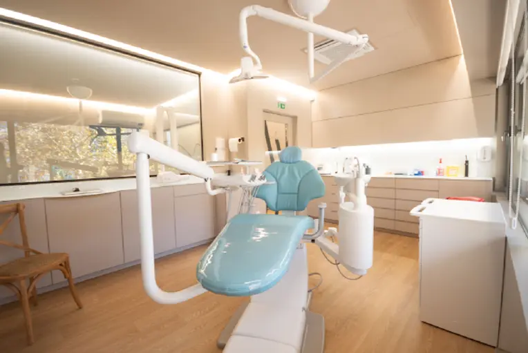 Premium Dental Implants Clinic in the Algarve for sale (2)